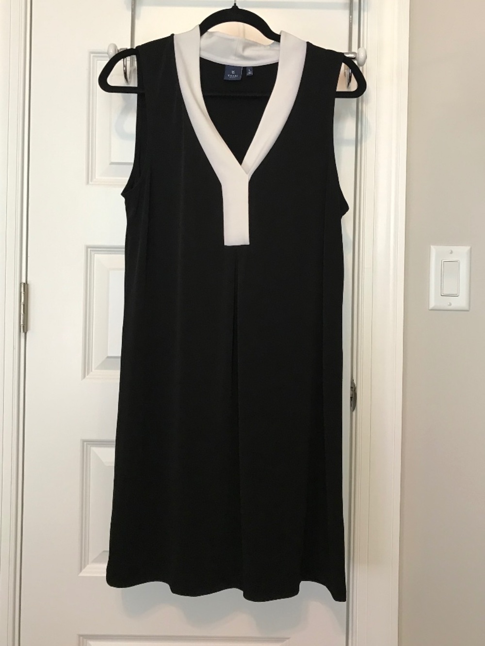 Kaari Blue b&w sleeveless v-neck slip on midi dress (L)